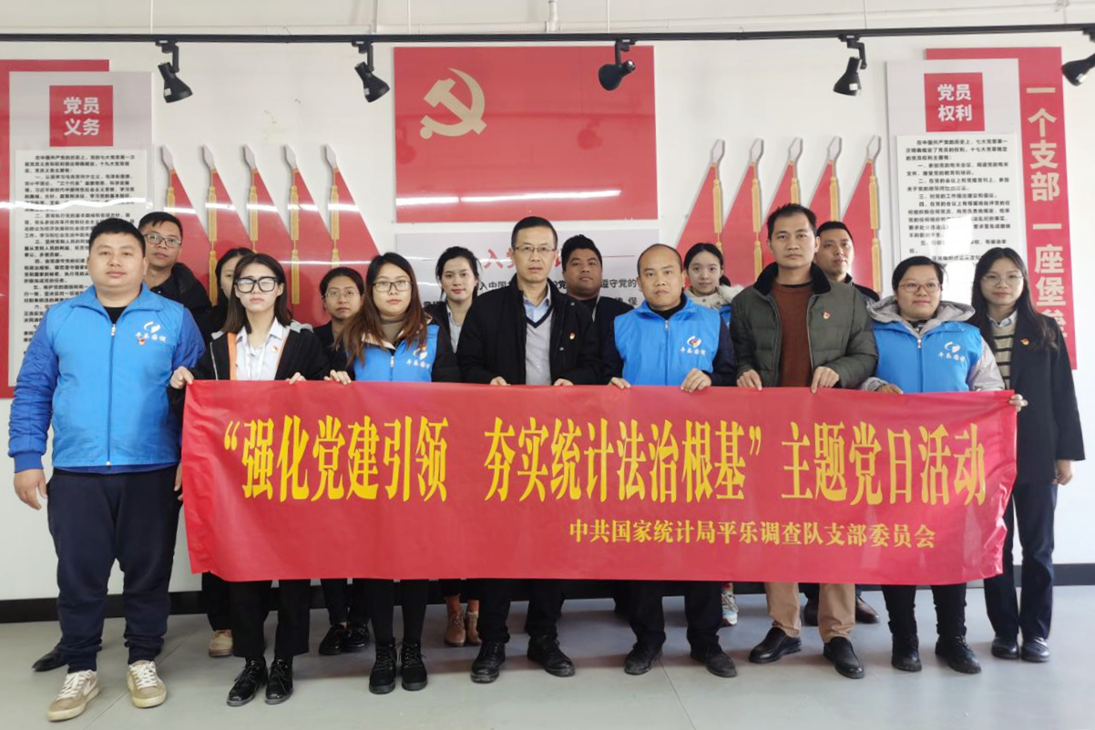 宪法宣传进企业，，，，，，，法治护航促发展.jpg